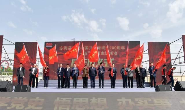 黑白羽绒服短款穿搭VS长款穿搭，这个冬天让你美得毫不费力
